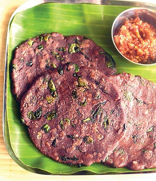 ராகி - முருங்கைக்கீரை அடை